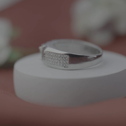 Handcrafted 925 Sterling Silver Radiant Zirconic Solitaire Piece