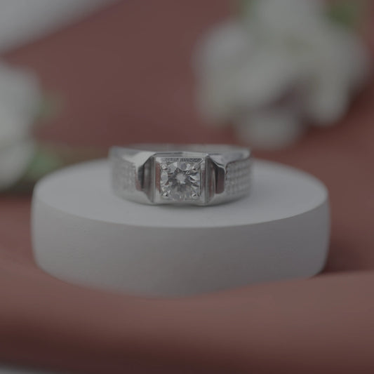 Handcrafted 925 Sterling Silver Radiant Zirconic Solitaire Piece