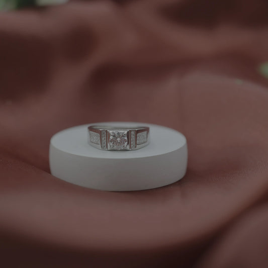 Handcrafted 925 Sterling Silver Radiant Zirconic Solitaire Piece