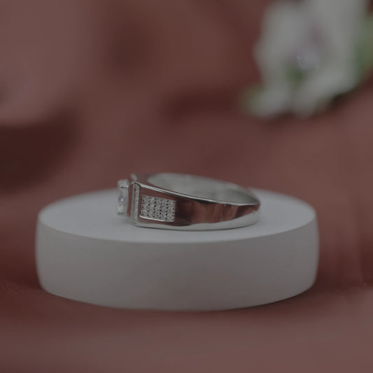 Handcrafted 925 Sterling Silver Radiant Zirconic Solitaire Piece