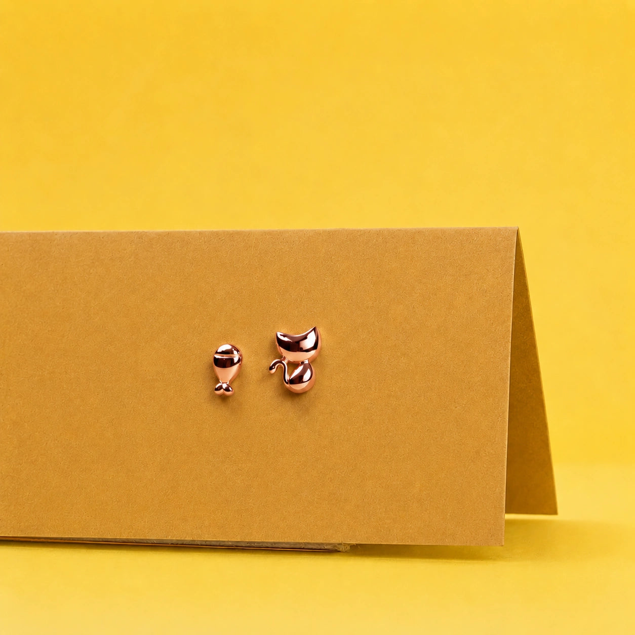 Mismatched Cat & Fishbone Stud