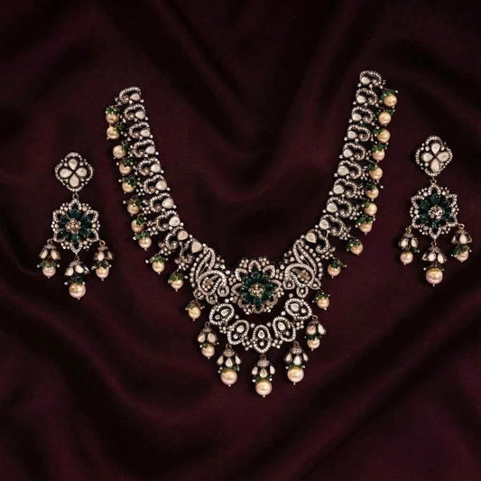Emerald and pearl choker-style necklace with matching dangling earrings and floral center motif