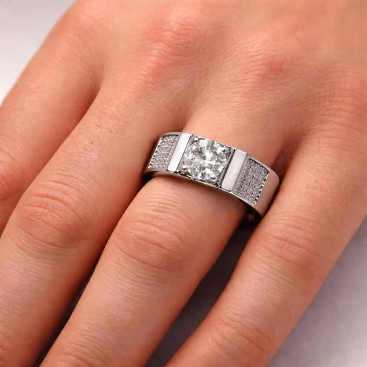 Classic Solitaire Ring with Pavé Side Panels - 925 Silver Jewelery