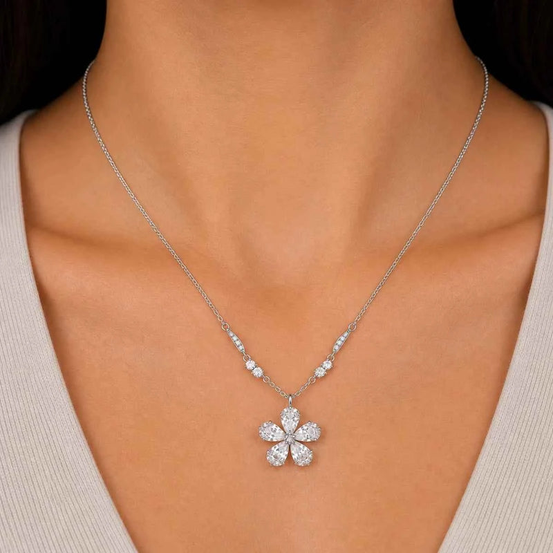 Crystal flower pendant necklace in 925 silver with sparkling center stone